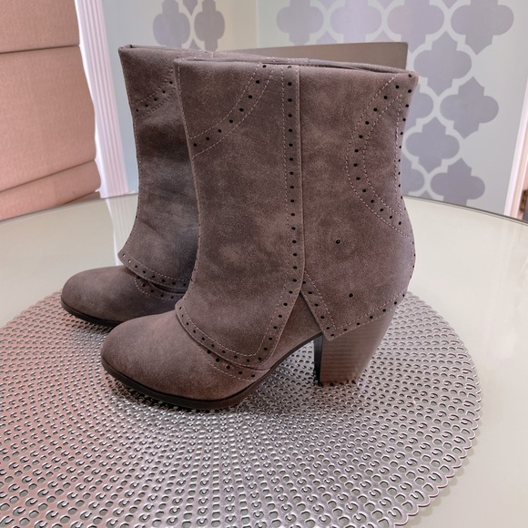 Not Rated Gray Boots size 6.5 - Picture 1 of 6